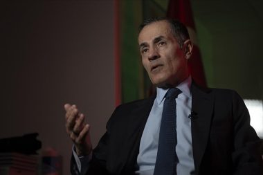 İran asıllı Prof. Nasr: İran ve ABD savaş tehdidini diplomasiyi şekillendirmek için kullanıyor