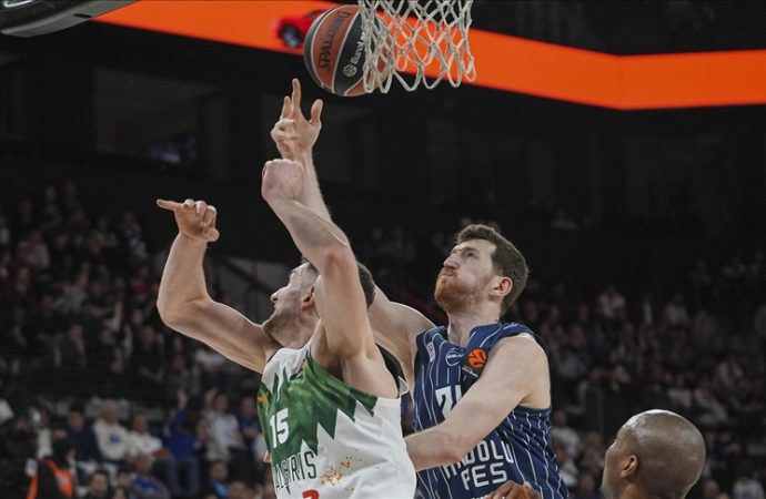 Anadolu Efes, sahasında Zalgiris’i 92-82 mağlup etti