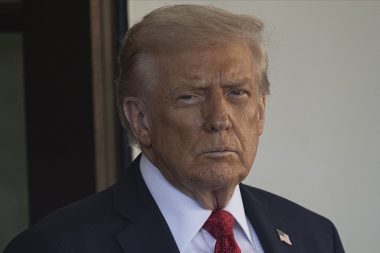 Trump, İran ile iş yapan ülkelere yüzde 25 ek vergi koydu