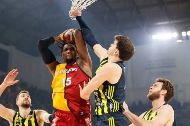 Potada dev derbi: Fenerbahçe son yedi maçta yendiği Galatasaray’ı ağırlıyor