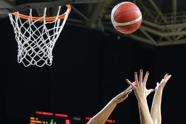 Kadınlar basketbolunda derbi heyecanı var