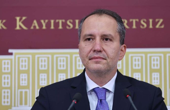 Milli Görüş kökenli ittifak eli kulağında: Erbakan açık konuştu