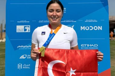 Bengisu Avcı Abu Dabi’de ilk sınavı geçti: 5 bin metre yüzmede şampiyon oldu