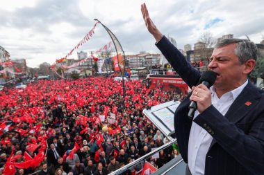 Niğde’de ve Adana’da iki büyük CHP mitingi