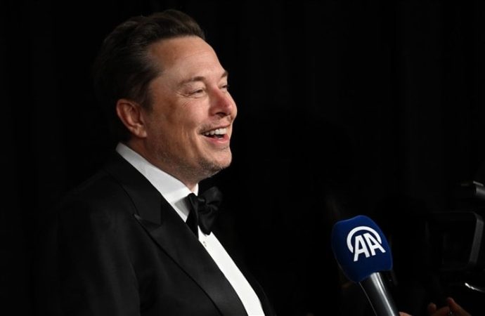 SpaceX direksiyonu kırdı: Mars seferi iptal, hedef Ay