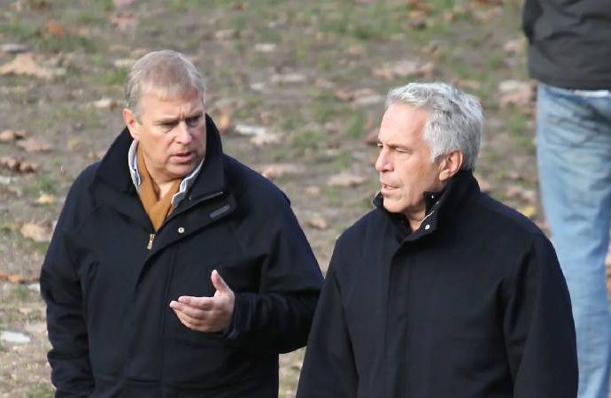 Prens Andrew, Epstein’i Buckingham Sarayı’nda bile ağırlamış