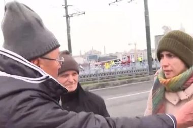Vegan kadın Galata Köprüsü’nü karıştırdı: Bir kova balığı denize döküp kaçtı