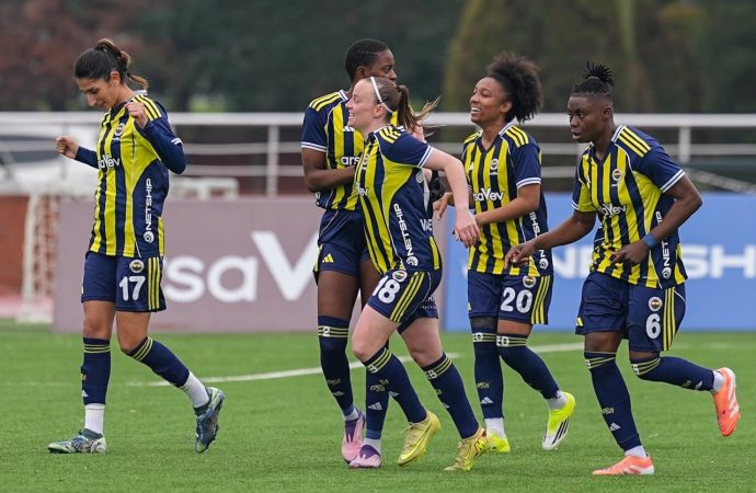 Fenerbahçe derbide Beşiktaş’ı farklı yendi