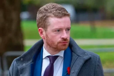 Epstein belgeleri: İngiltere Başbakanı sağ kolunu feda etti