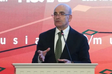 Bakan Şimşek Suudi Arabistan’da konuştu: Türkiye ekonomisinde kırılganlıklar azaldı