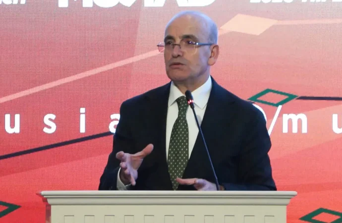 Bakan Şimşek Suudi Arabistan’da konuştu: Türkiye ekonomisinde kırılganlıklar azaldı