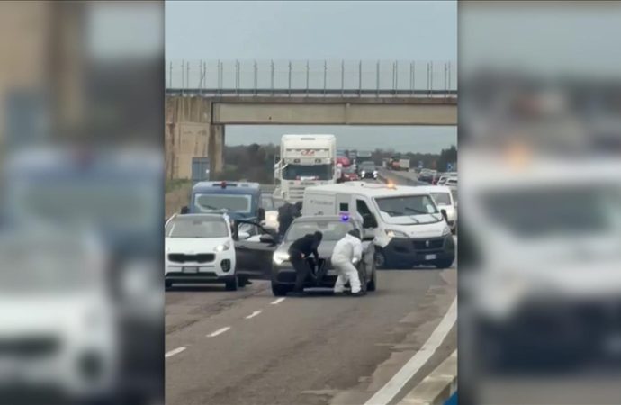 İtalya’da zırhlı para nakil aracı soygunu: Filmlerdeki gibi çatıştılar