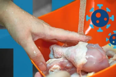 Sosyal medyada küresel bölünme: Çiğ tavuk pişirmeden önce yıkanmalı mı?