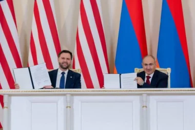 ABD Başkan Yardımcısı Vance, Ermenistan’da nükleer anlaşmaya imza attı