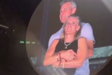 Konserde deşifre olan ‘yasak aşk’ın hikayesiyle para kazanıyor