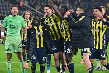 Fenerbahçe 33 oyuncuya 140 milyon euro maaş ödüyor!