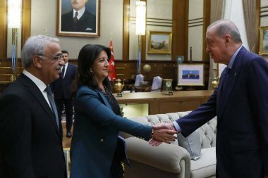 Erdoğan İmralı heyetini kabul etti