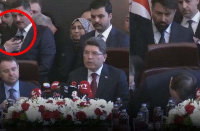 Devir teslim töreninde koltuk krizi