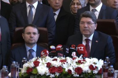 Yılmaz Tunç’un azli katılacağı toplantıyı iptal ettirdi