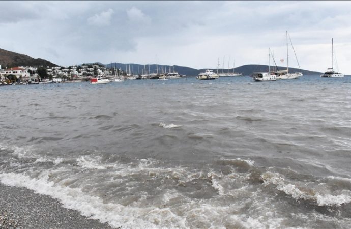 Fırtına ve yağmur Bodrum’da okulları tatil ettirdi