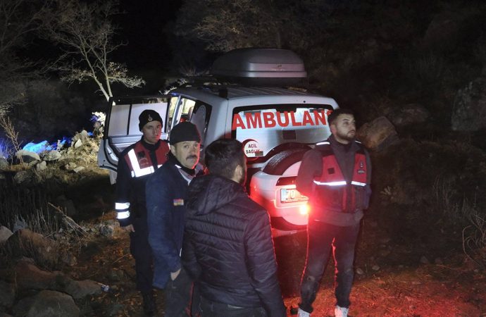 Define aradıkları sarnıçta mahsur kaldılar