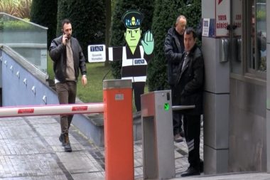 Site otoparkında soygun: 30 milyon dolar buhar oldu