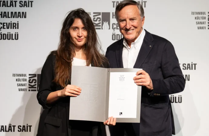 Elif Ersavcı, Talât Sait Halman Çeviri Ödülünü aldı