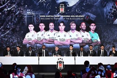 Beşiktaş, yeni transferleri için imza töreni düzenledi