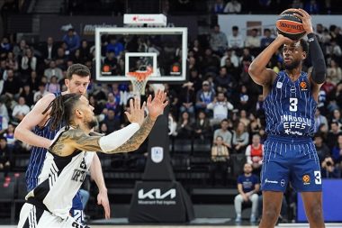 Anadolu Efes İtalya’da farklı kazandı