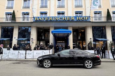 Münih Güvenlik Konferansı başladı: ABD ordu gibi heyetle geldi