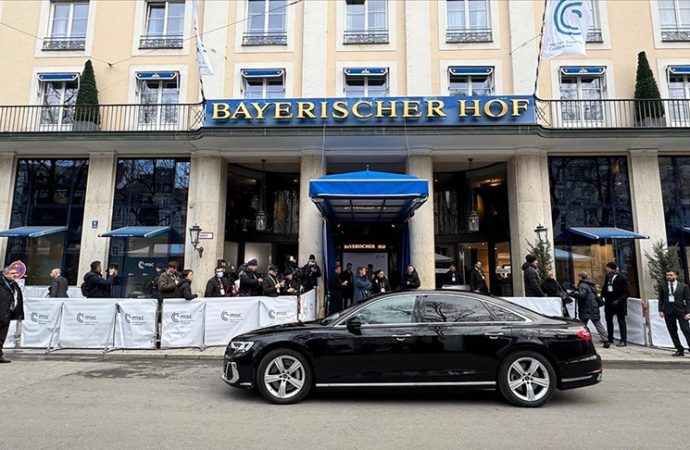 Münih Güvenlik Konferansı başladı: ABD ordu gibi heyetle geldi