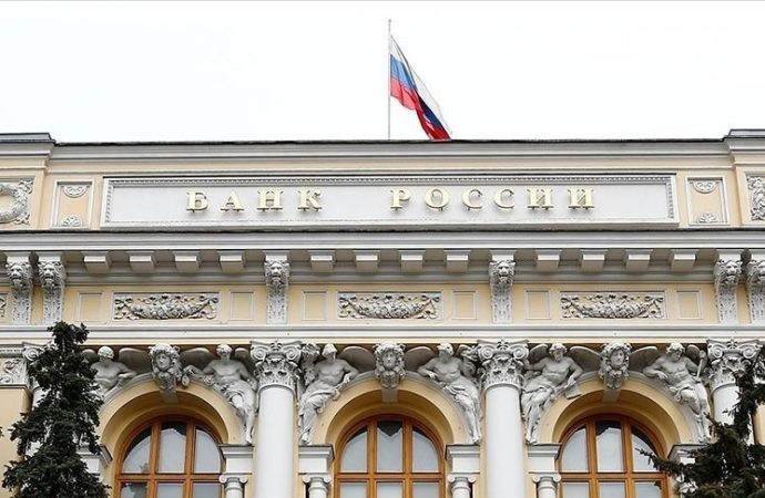 Rusya Merkez Bankası politika faizini 50 baz puan düşürdü