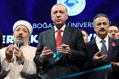 Protesto olmasın diye neredeyse üniversite tatil edildi, Erdoğan Boğaziçi’nde yurt açtı