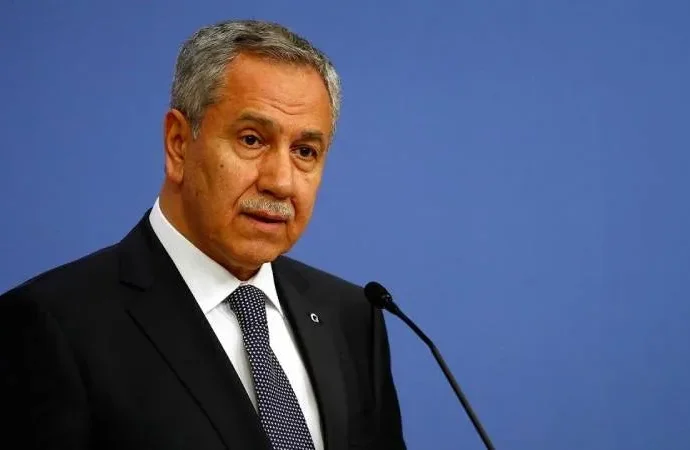 Bülent Arınç: Millet Müslümanlığı bıraktı, başörtüsünü, namazı terk ediyor