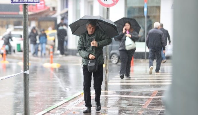 Kar ve sağanak yağış: Sekiz ile sarı kodlu uyarı