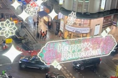 Ünlü Londra caddesi Ramazan için süslendi