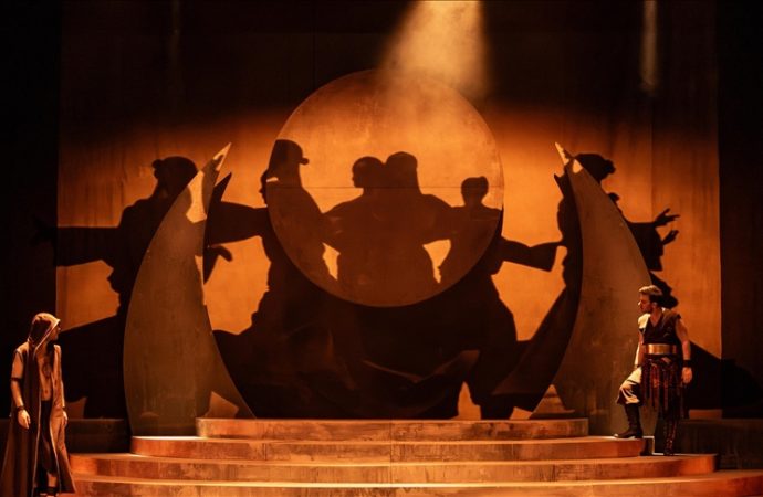 ‘Deli Dumrul’ ve ‘Tehlikeli Oyun’ dünya prömiyeri yaptı