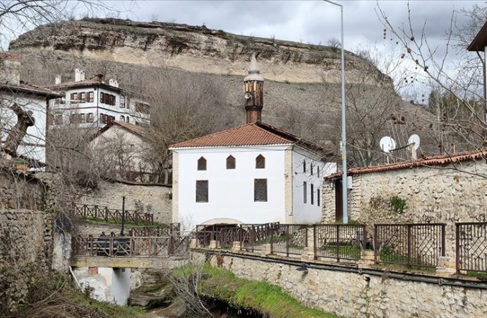 Altından dere geçen cami: ‘Kaçak Cami’ ve bir hikayesi var