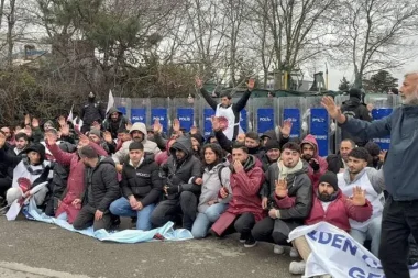 DGD-SEN duyurdu: Migros depo işçileri direndi, kazandı