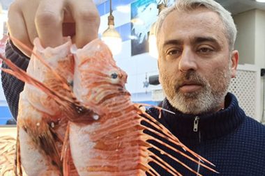 Tezgahta satışı yasak ama özel müşterisi var