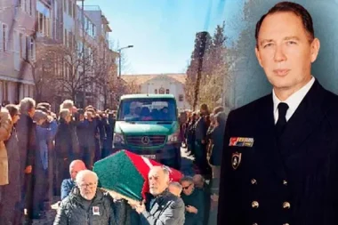28 Şubat mahkumu emekli koramiral er olarak defnedildi