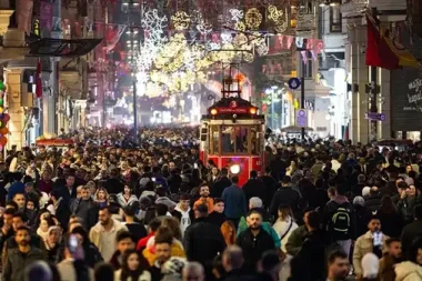 TÜİK: Kendisini mutlu hissedenler 3,7 puan arttı