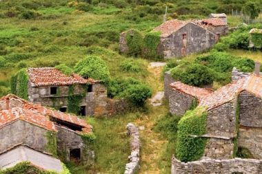 Daire fiyatına köy satılıyor: 150 bin avro