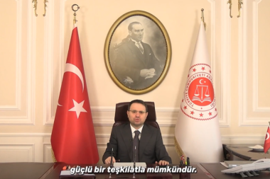 Akın Gürlek’ten hâkim, savcı ve avukatlara ‘büyük aileyiz’ videosu