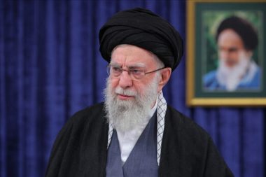 Hamaney: Onu denizin dibine gönderecek silah uçak gemisinden daha tehlikelidir