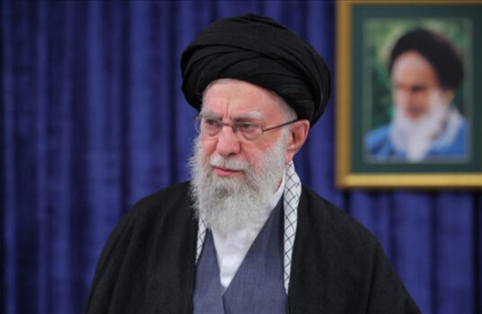 Hamaney: Onu denizin dibine gönderecek silah uçak gemisinden daha tehlikelidir