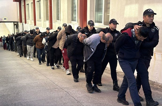 Usulsüz reçete skandalı: Doktorlar dahil 34 kişi tutuklandı
