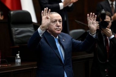 İddia: Erdoğan iki milletvekiline konuşma yasağı koydu