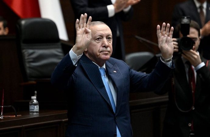 İddia: Erdoğan iki milletvekiline konuşma yasağı koydu