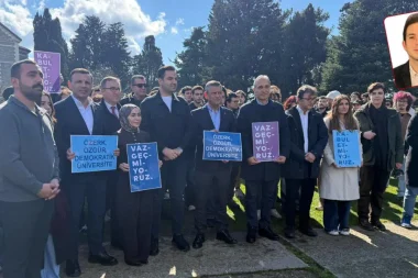 CHP lideri Özel Boğaziçi Üniversitesi’nde nöbette